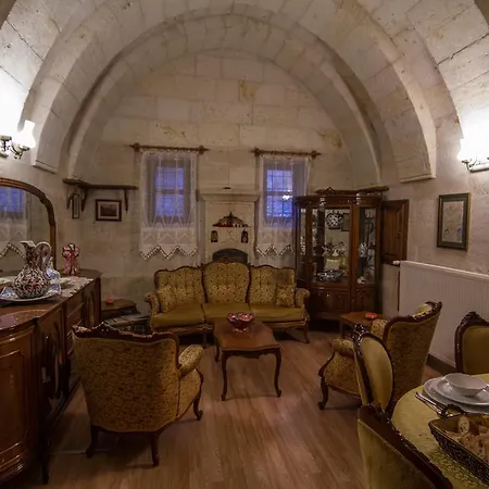 乌尔加普克纳克酒店 4* 于尔居普