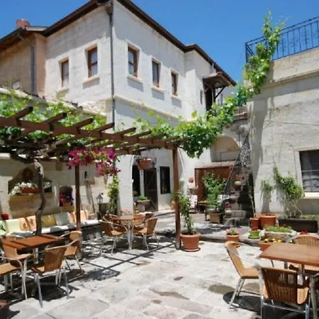 乌尔加普克纳克酒店 4* 于尔居普