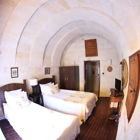 乌尔加普克纳克酒店 4* 于尔居普