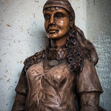 乌尔加普克纳克酒店 4* 于尔居普